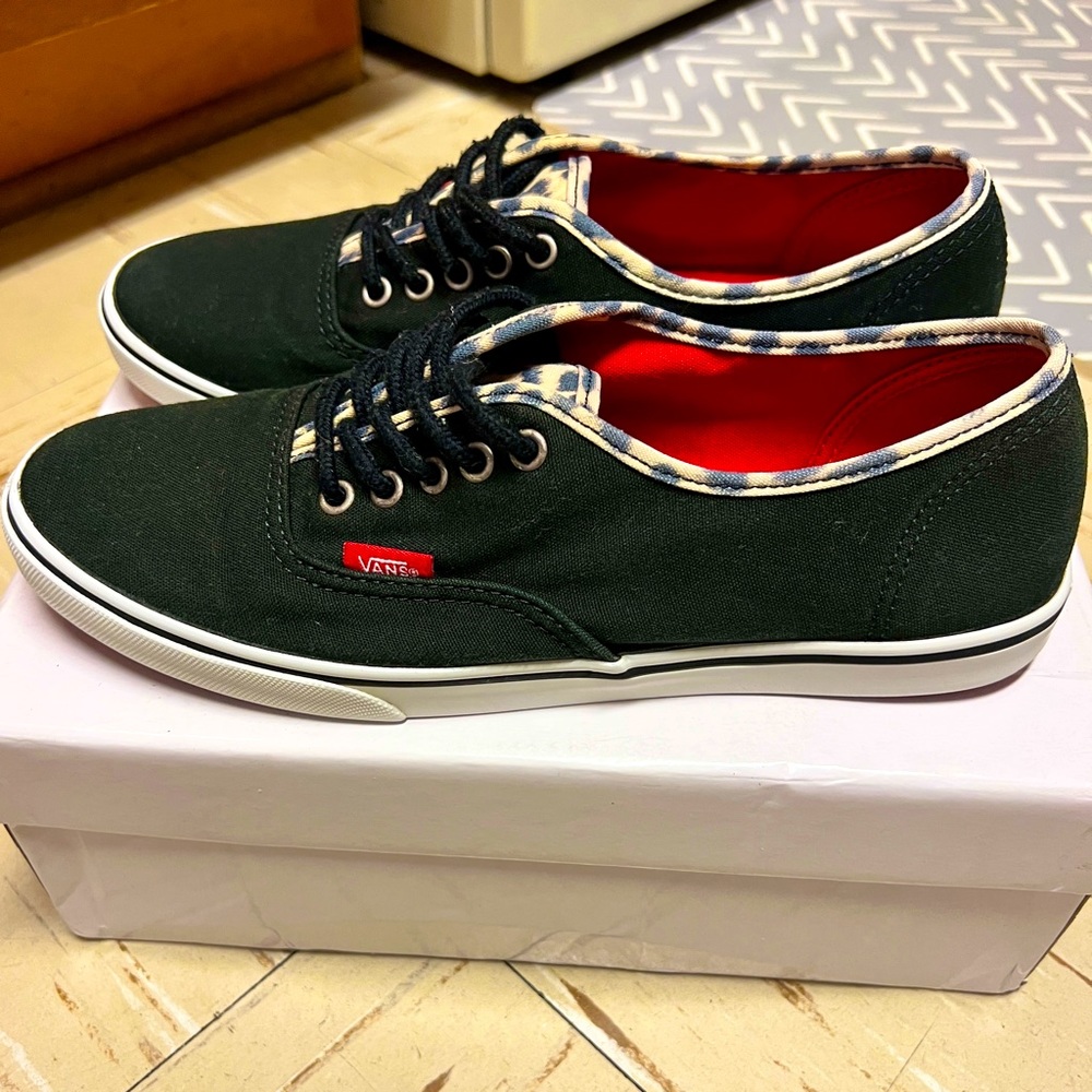 Unisex Vans Low Top Lace Up Black with Leopard Print Trim Sneakers